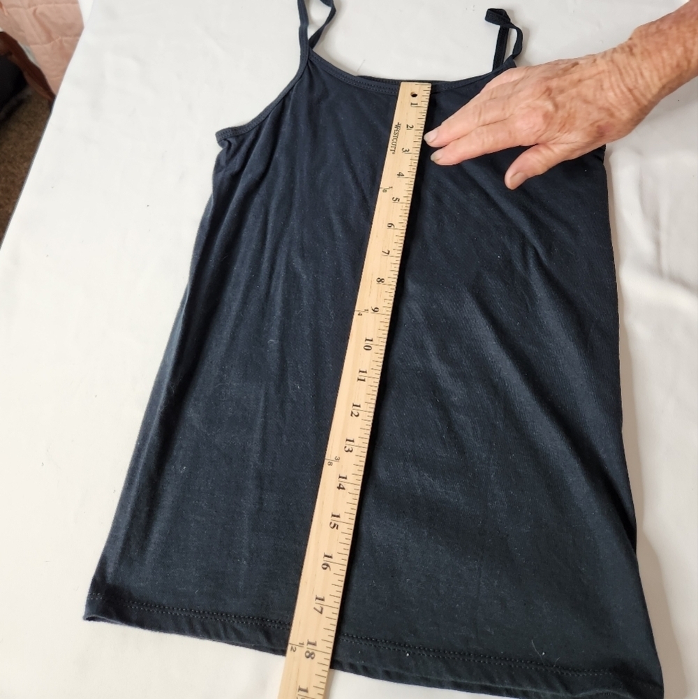 Set of 4 Tank Tops (XS & S) - Picture 15 of 16